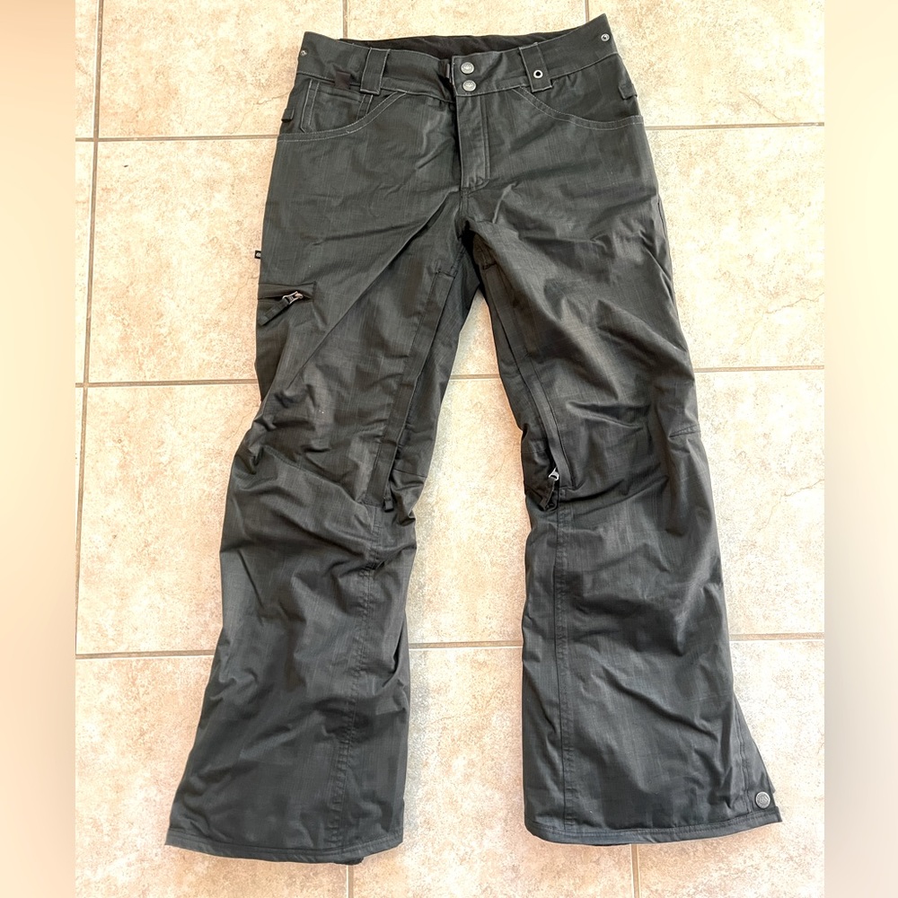 686 Mannual snowboarding pants. Women’s size medium. Like new!